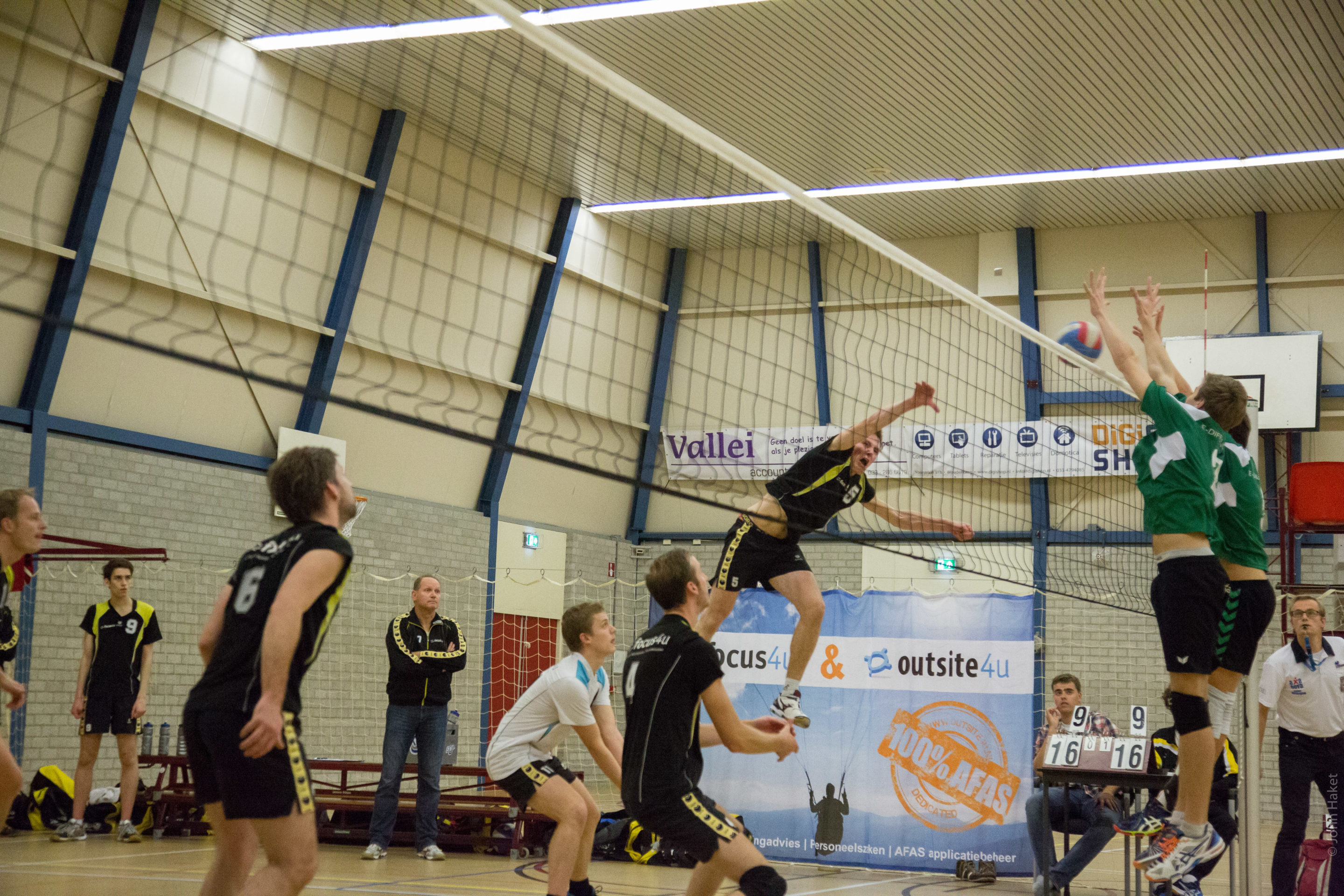 Focus4u/Heren 1 wint van koploper SSS