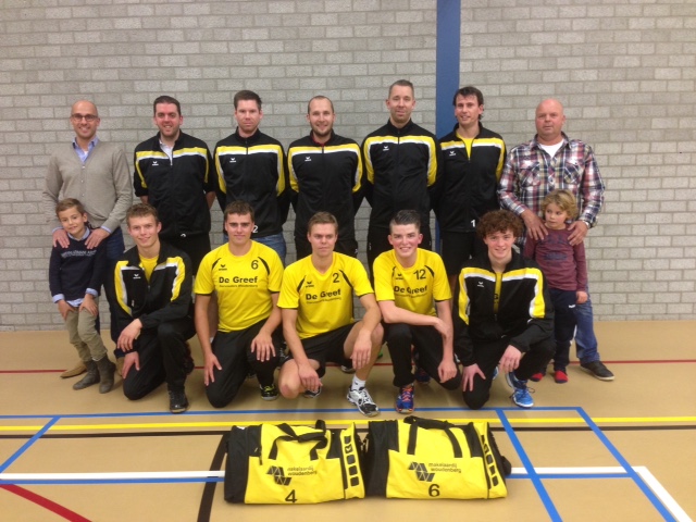 Volleybalvereniging Woudenberg verwelkomt nieuwe sponsoren Heren 2
