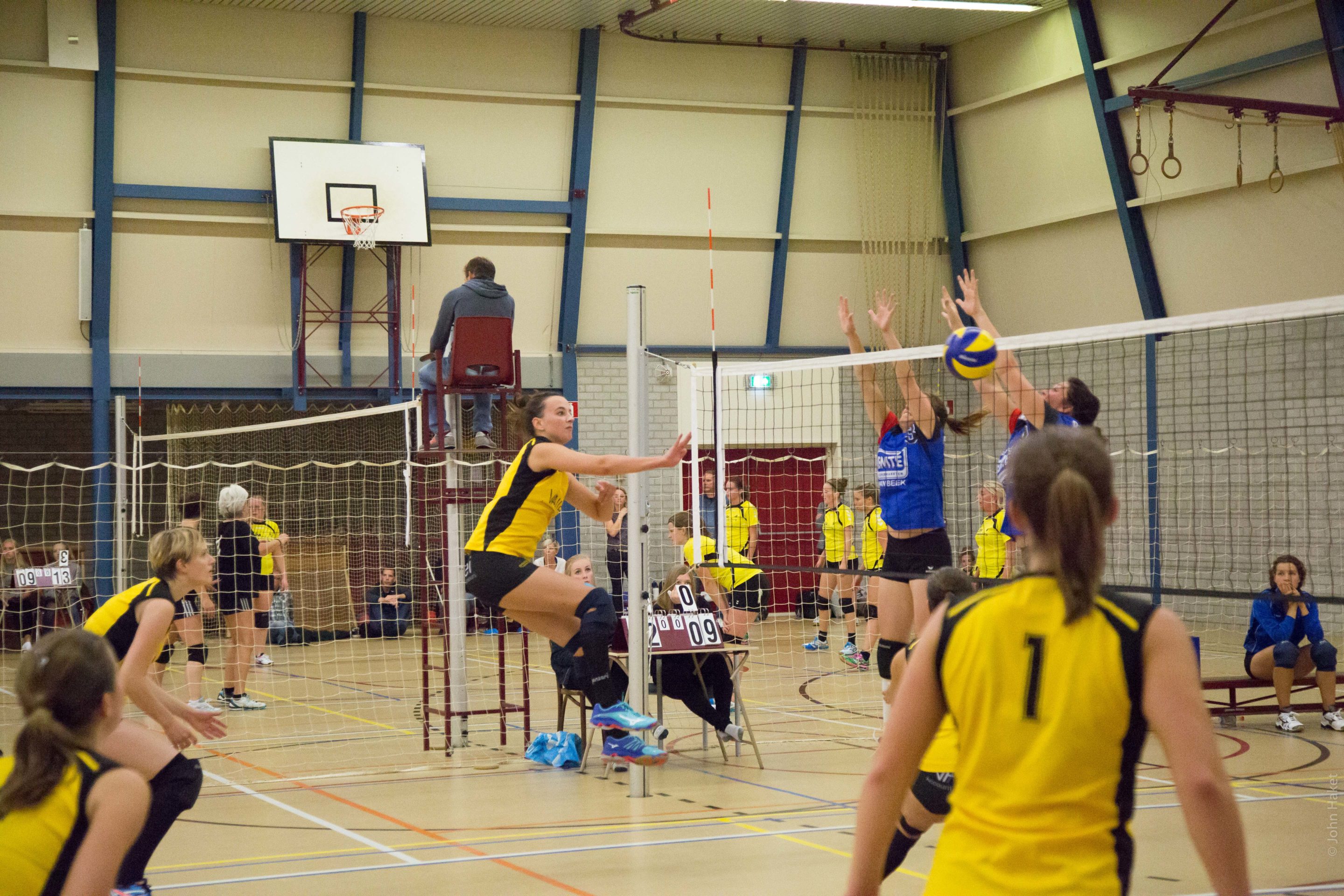 Vallei Accountants/Dames 1 wint sterk van Renswouw DS 2