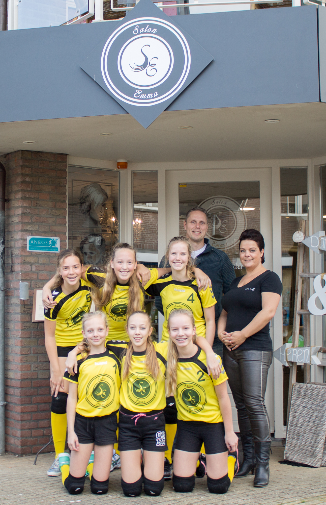 Nieuwe sponsor voor Meisjes C1: Salon Emma!