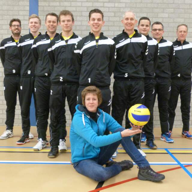 Sport- en Dierenshop Woudenberg/Heren 3 in linkerrijtje