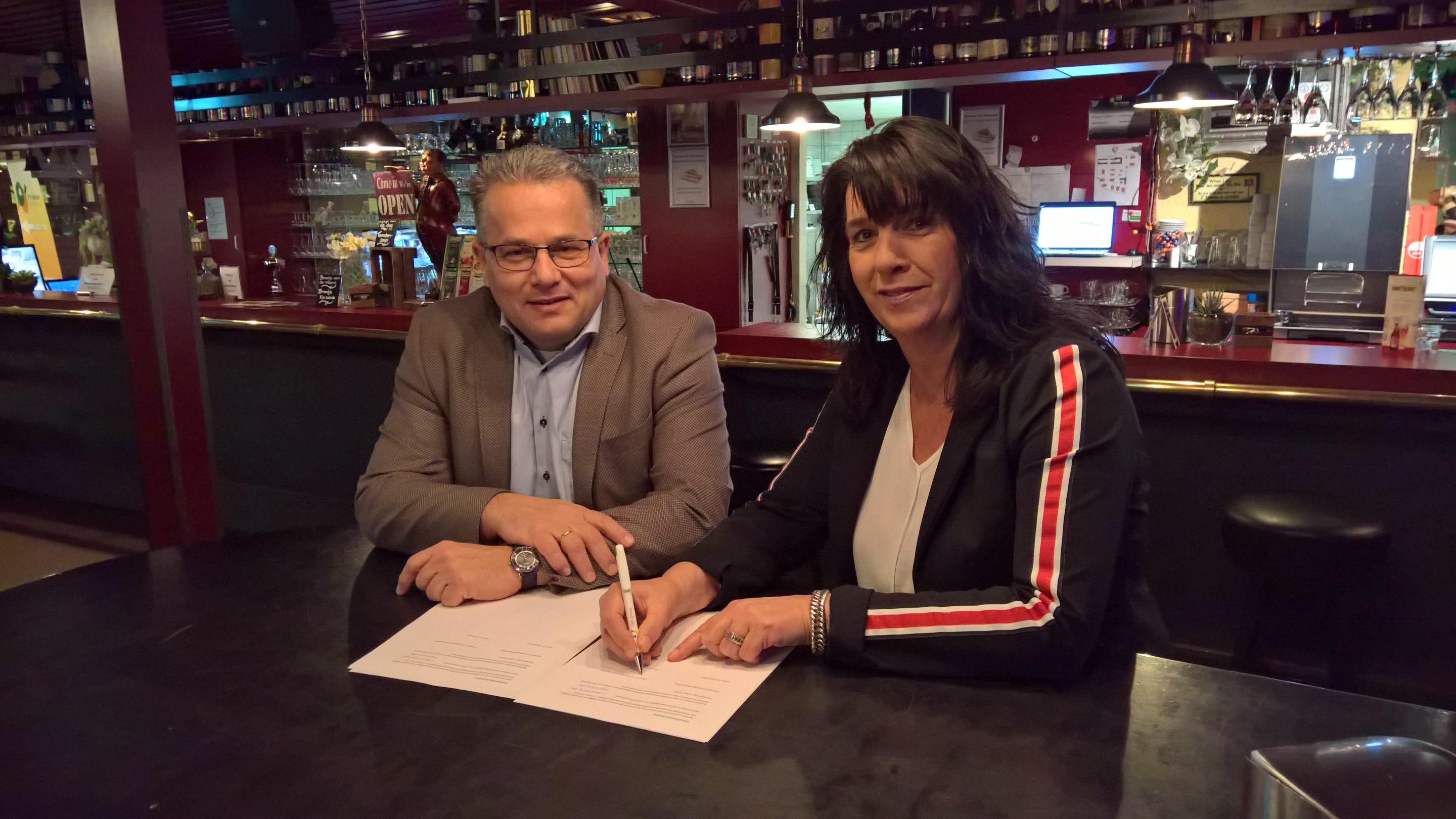 Nieuwe reclamedoeksponsor Pedicure- en massagesalon Angenes de Greef