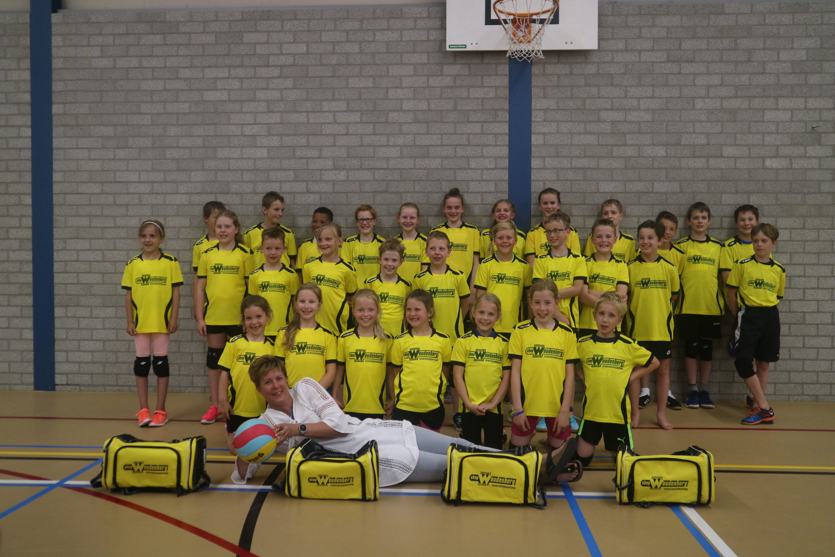 Sport- en Dierenshop Woudenberg steekt mini’s in het nieuw