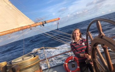 Emma van Kampen (MA1) zeilt door Corona noodgedwongen de oceaan over