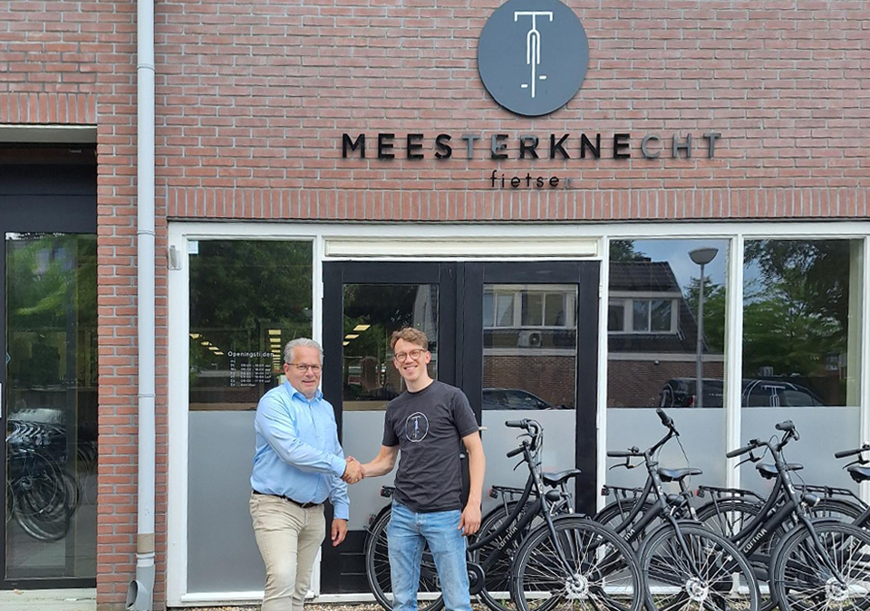 Meesterknecht Fietsen en Volleybalvereniging Woudenberg verlengen sponsorcontract