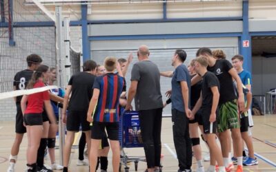 Ron Zwerver geeft volleybal clinic in Woudenberg