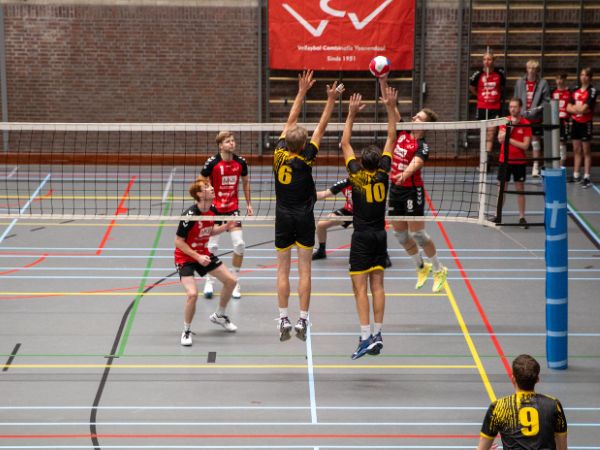 Volleybalheren Woudenberg starten seizoen in nieuwe divisie uitstekend